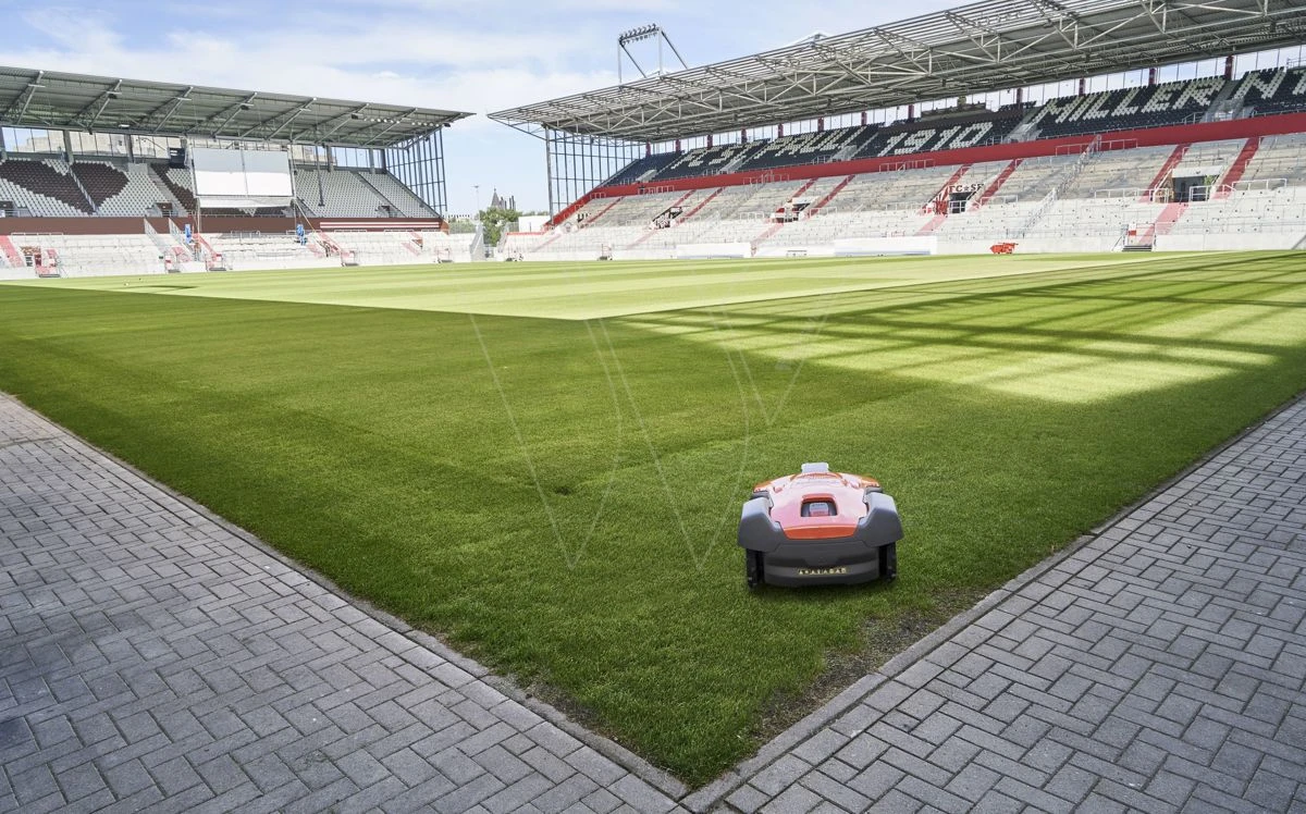 Husqvarna 550 Prof Automower <5000m2 9 Husqvarna 550 Prof Automower <5000m2 - Afbeelding 7